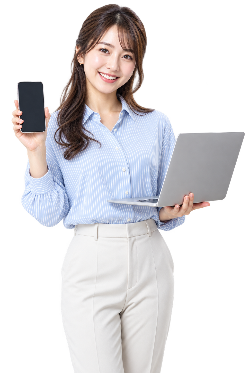 スマートフォンとパソコンを持つLINE運用担当者